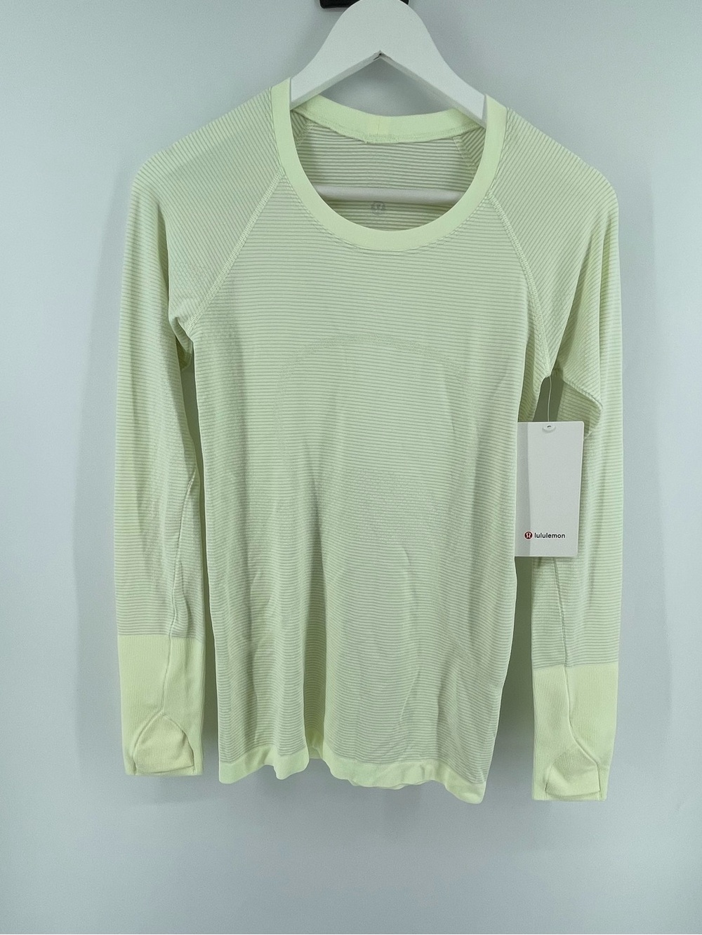 Lululemon Swiftly Tech Long Sleeve Shirt 2.0
Elixir Elixir Woman’s Size 6